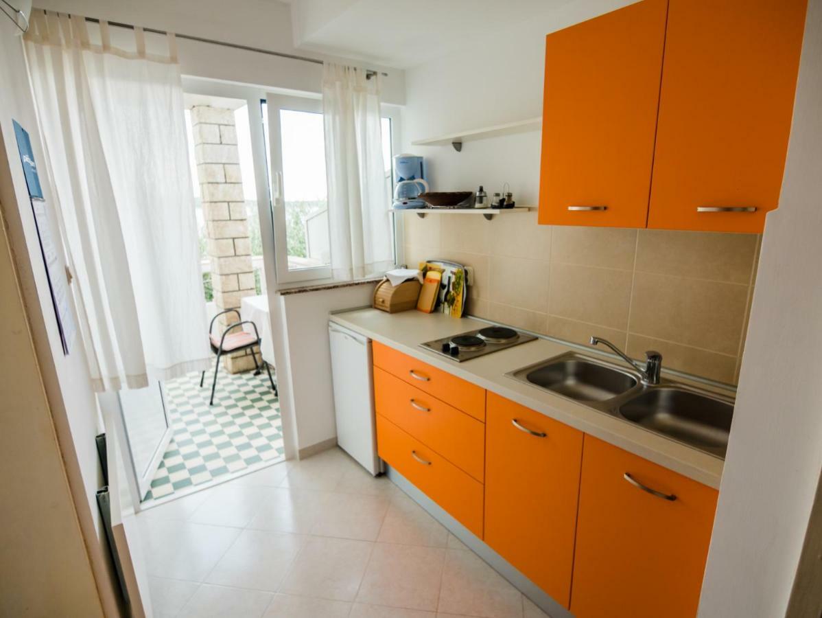 Apartments Picolo Paradiso Miljenko Debelic Barbat na Rabu Buitenkant foto